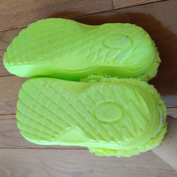 Cute boys faux fur sock slippers - Picture 4 of 4